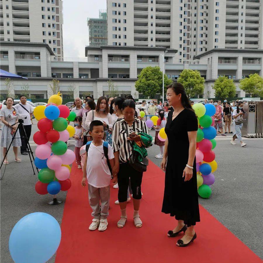 小黄飞最新动态，探索无限可能，展翅高飞的新篇章